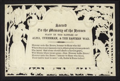 Tarjeta conmemorativa a la memoria de los héroes caídos en la guerra de English School