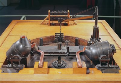 Modelo del convertidor inventado por Henry Bessemer (1813-98) en 1855 de English School