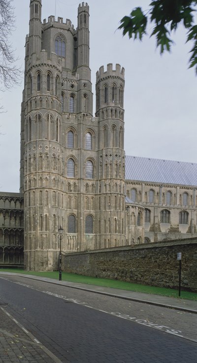 Torre Octagonal, desde el sur, construida en 1322 de English School