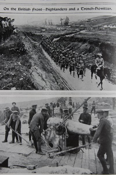 En el frente británico - Highlanders y un obús de trinchera, 1914-18 de English School