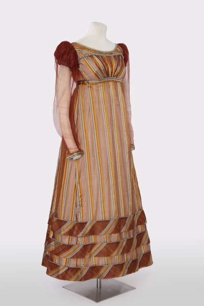 Uno de un par de vestidos a juego usados por dos hermanas en el 