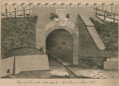 Vista en perspectiva del arco bajo el Nuevo Río en Bush Hill de English School