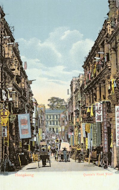 Postal que representa Queens Road West, Hong Kong, c.1900 de English School