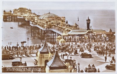 Tarjeta postal que representa el Palace Pier en Brighton (después de una foto coloreada) de English School