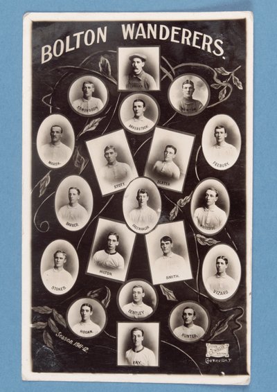 Postal de jugadores del Bolton Wanderers FC, temporada 1911-12 de English School