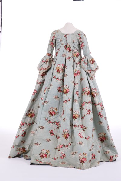 Vista trasera de un vestido de saco, 1760s de English School