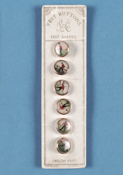 Conjunto de seis botones de chaleco en respaldo de tarjeta original con decoraciones fotográficas de futbolistas de English School