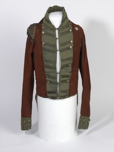 Casaca corta de cola, oficiales de la compañía ligera, 2º Batallón 69º Regimiento (South Lincolnshire), usada durante la campaña de Waterloo por el teniente Henry Anderson, c.1815 de English School
