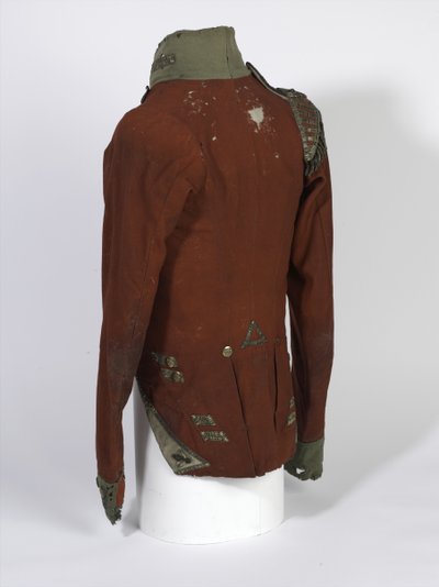 Casaca corta de cola, oficiales de la compañía ligera, 2º Batallón 69º Regimiento (South Lincolnshire), usada durante la campaña de Waterloo por el teniente Henry Anderson, c.1815 de English School
