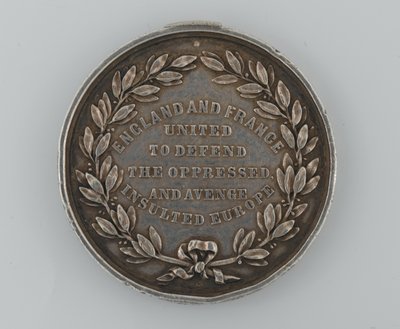 Medalla del Fondo Patriótico de Plata que conmemora la alianza entre Inglaterra y Francia 1854, otorgada por el Alcalde de Dover, 1855 de English School
