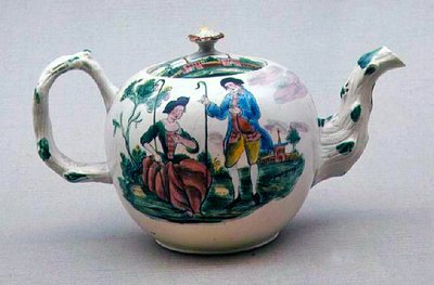 Tetera de Staffordshire con decoración en famille rose, c.1770 de English School