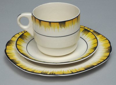 Taza de té, platillo y plato de Brexton, c.1935 de English School