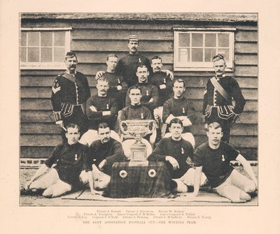 La Copa de Fútbol de la Asociación del Ejército - Equipo ganador, de The Illustrated Sporting and Dramatic News, 18 de mayo de 1889 de English School