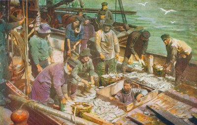La llegada de un barco pesquero del Mar del Norte, desembarcando la captura (litografía en color) de English School