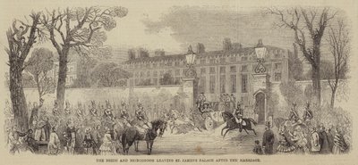 La novia y el novio saliendo del Palacio de St James después del matrimonio de English School