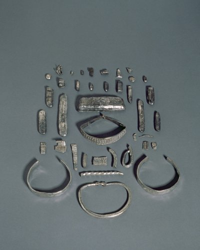 El tesoro de Cuerdale, tesoro anglosajón y vikingo, encontrado en el terraplén del río Ribble cerca de Cuerdale Hall, cerca de Preston, Lancashire, fecha terminal 901-5 d.C. de English School
