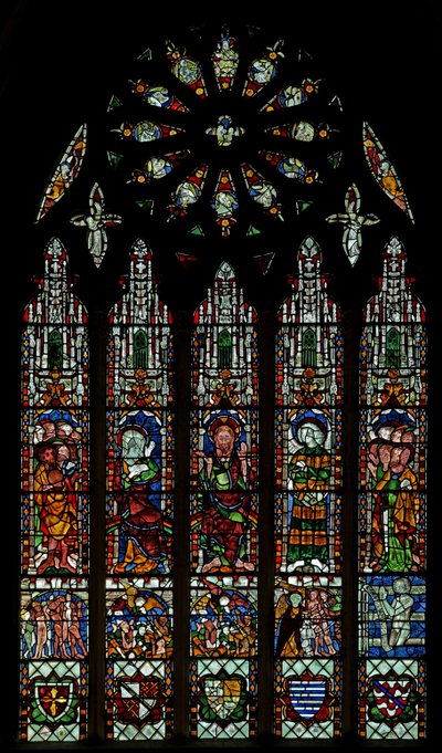 La ventana este que representa el Juicio Final: Cristo, Virgen María, San Juan Bautista (ventana de rosetón - interna) de English School