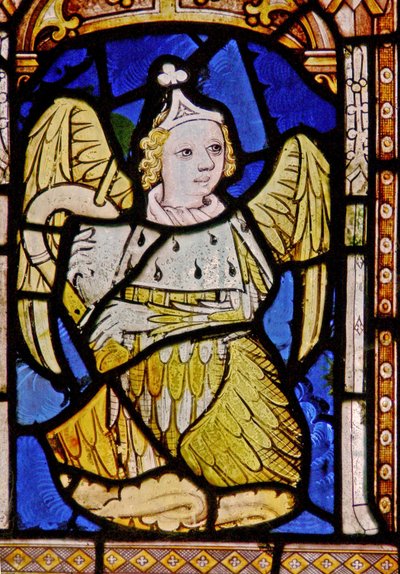 La ventana este que representa un ángel músico con cornamusa de English School