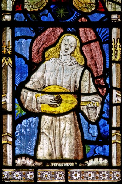 La ventana este que representa un ángel músico con laúd de English School