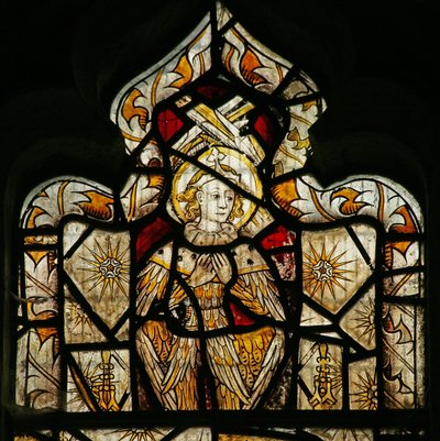 La ventana este (Ew) que representa un ángel de English School