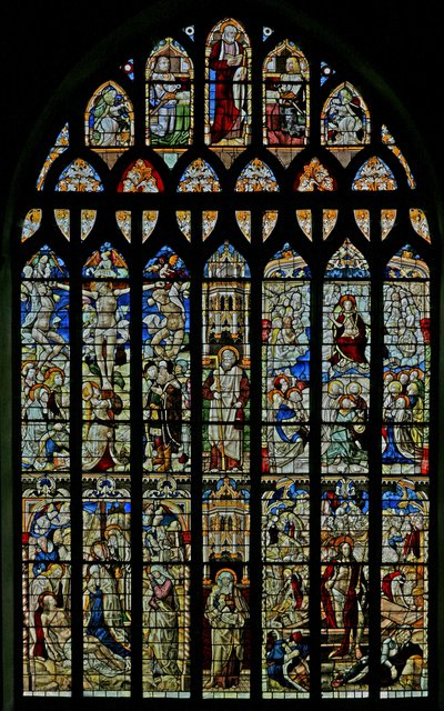 La ventana este representando la Crucifixión, la Deposición, la Resurrección y la Ascensión de English School