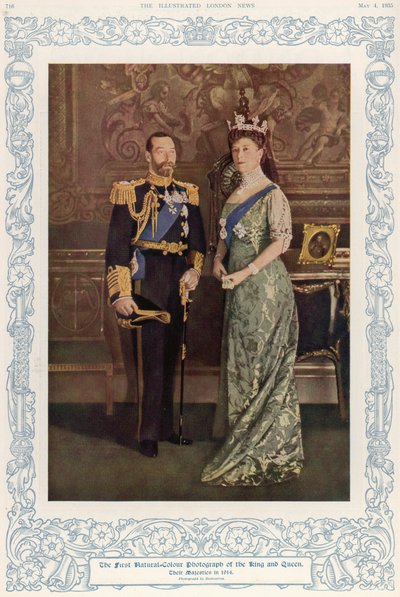 La primera fotografía en color natural del Rey Jorge V (1865-1936) y la Reina María (1867-1953) en 1914, reproducida en The Illustrated London News, 4 de mayo de 1935 de English School