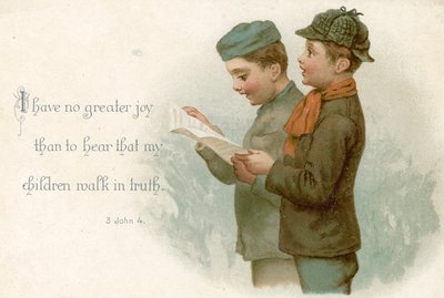 Dos niños cantando un himno de English School