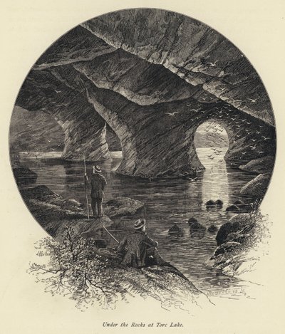 Bajo las rocas en el lago Torc de English School