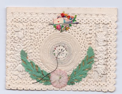 Tarjeta de felicitación victoriana con una colmena y una paloma sosteniendo un sobre, c.1880 de English School