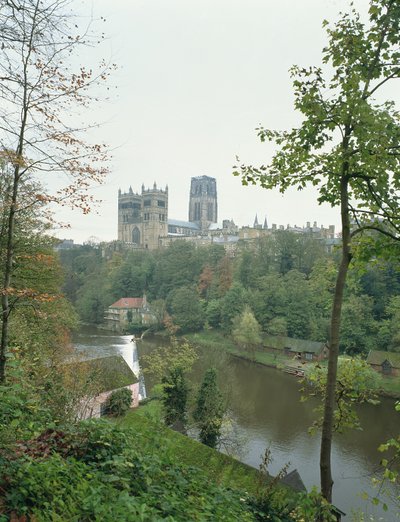 Vista de la Catedral de Durham a través del Río Wear, comenzada en 1093 de English School