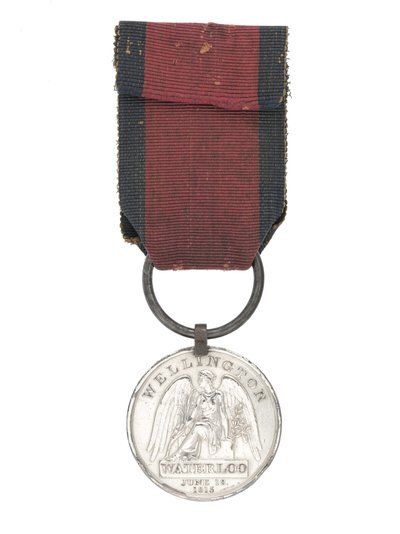 Medalla de Waterloo, una de dos medallas otorgadas al Cirujano William Jones de English School