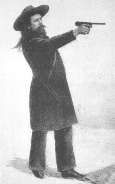 William F. Cody (Buffalo Bill) con su nueva arma de English School