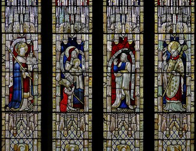 Ventana Ew que representa a San Ethelbert, Santa Ana y la Virgen, Joaquín, San Tomás de Hereford de English School