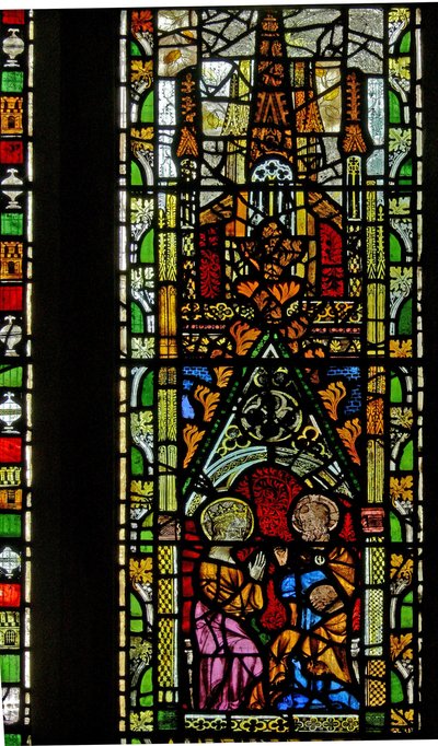 Ventana N2 que representa la Coronación de la Virgen de English School