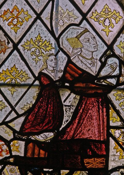 Ventana N5 que representa a Margaret Fawkener, esposa de Robert Fitz Ellis y su hija de English School