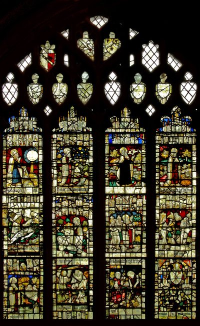 Ventana S2 que representa la Creación de Adán y Eva de English School