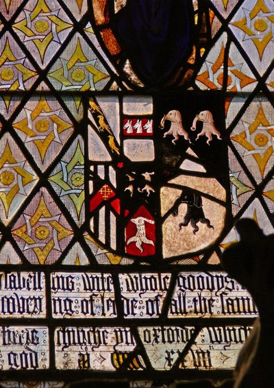 Ventana S4 que representa los escudos de Curson y Saunders de English School