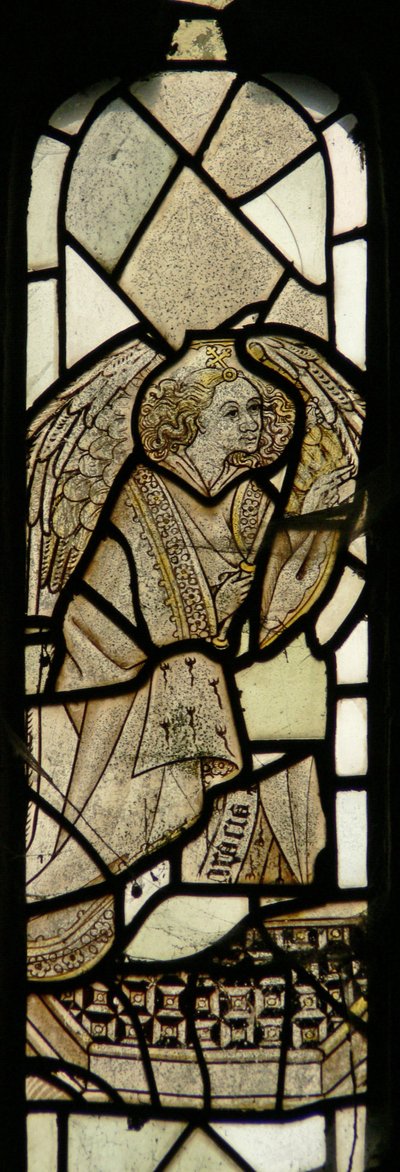 Ventana S que representa un ángel de English School