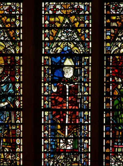 Ventana Ww que representa a un arzobispo de English School