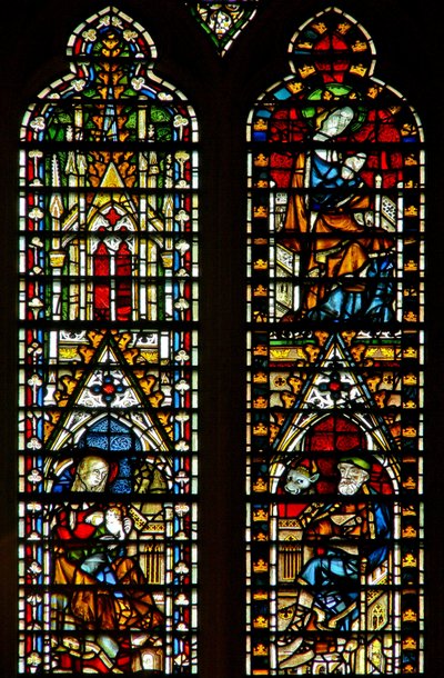 Ventana Ww que representa la Natividad; también la Virgen en la Coronación de la Virgen de English School
