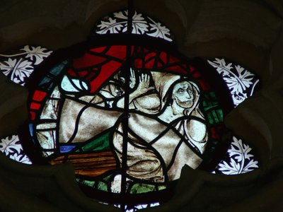 Ventana que representa a un Alma ascendiendo en el Juicio Final de English School