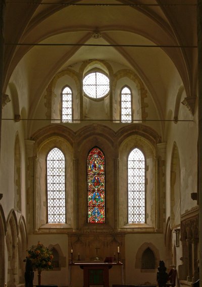 Ventana que representa una vista del extremo este del coro con la ventana del Árbol de Jesé de English School