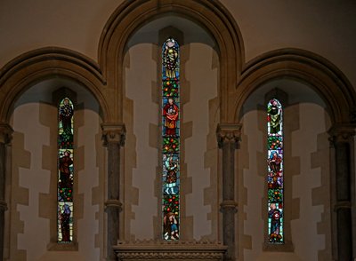 Ventana que representa la ventana este con lancetas de Fred Weekes y Gualbert Saunders de English School
