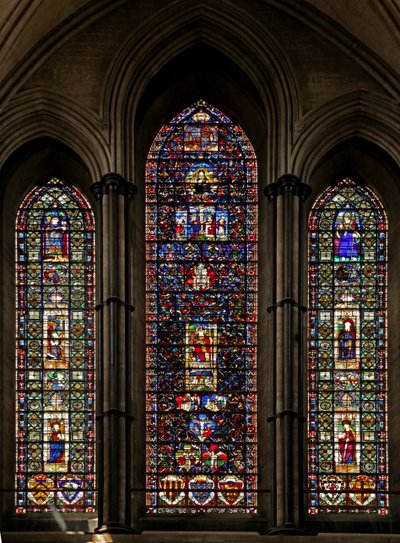 Ventana que representa la ventana oeste: recompuesta con varios paneles medievales de English School