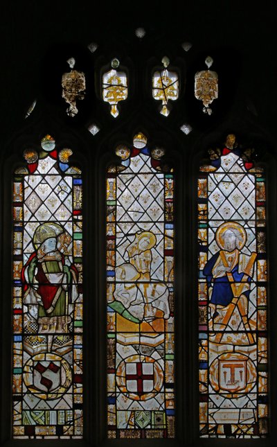 Ventana n3 que representa a San Patricio, San Jorge, San Andrés de English School
