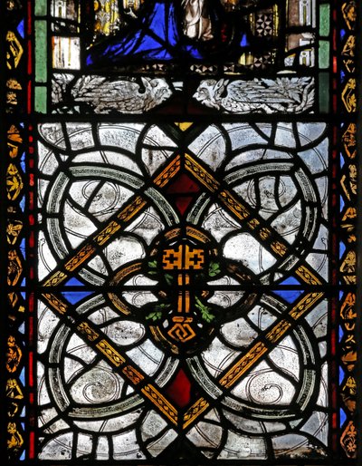 Ventana n4 que representa grisalla y emblema de San Pedro de English School