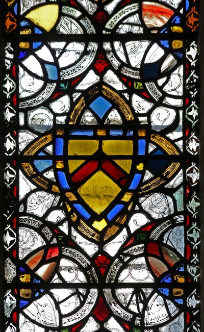 Ventana n4 que representa grisalla y escudo de armas de English School