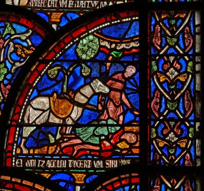 Ventana s7 que representa una escena de un milagro de Santo Tomás Becket: William de Gloucester es enterrado pero se escucha su voz de English School