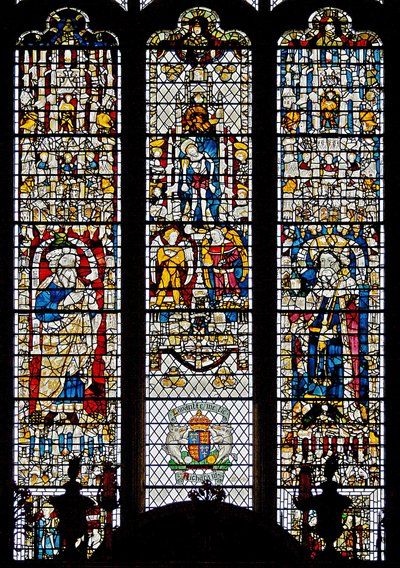 Ventana w12 que representa el Corpus Christi, Isaías y el Rey Edwin de English School