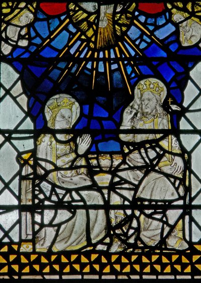 Ventana w2 que representa la Coronación de la Virgen de English School